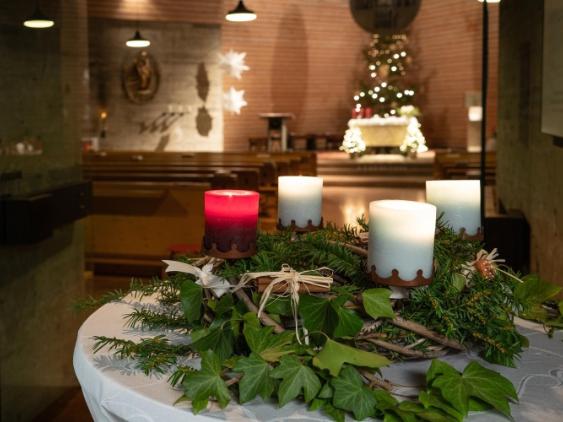 Vorweihnachtlichtlicher Basar in Kleinenbroich (c) pfarrbriefservice