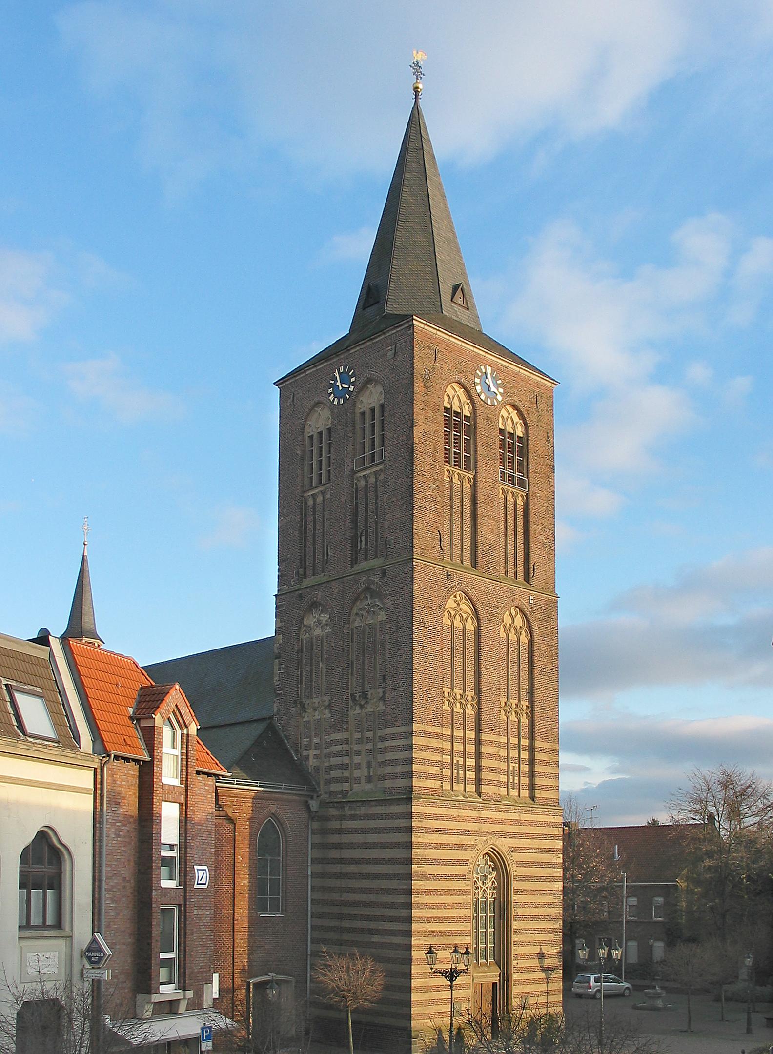 Kirchturm St. Andreas aussen (c) Olaf D. Hennig